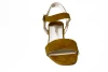 La marque Humat présente pour ce printemps/été la sandale en daim/nubuck, semelle élastomère, bout rond, fermeture par boucle réglable